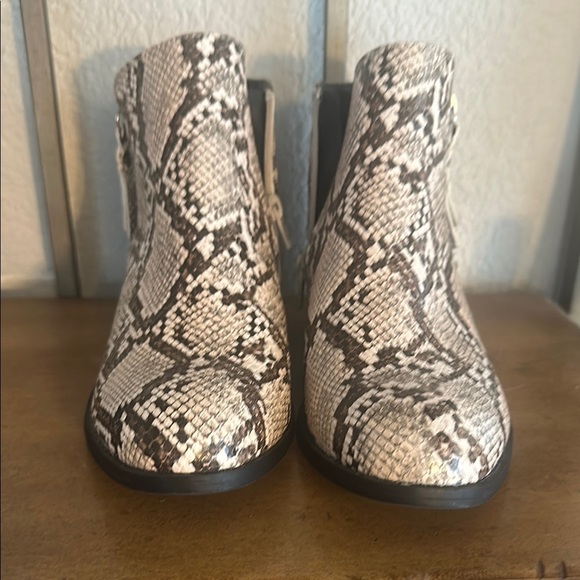 Arizona Jean Company Shoes - New! Snakeskin Ankle Boots